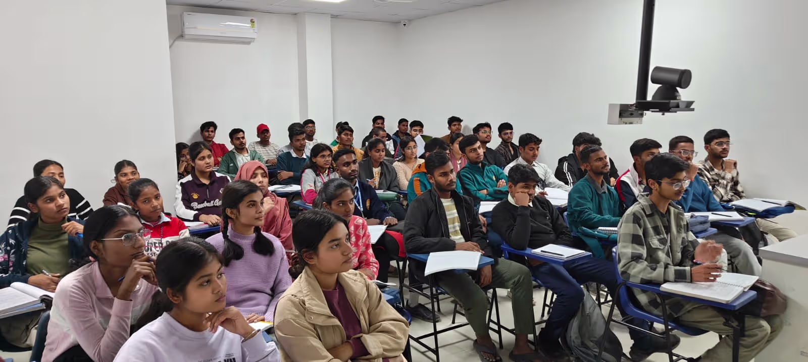 SSS Achievers Class 9 coaching classroom in Ghazipur — modern AI-powered smart classroom where Class 9 students build their board exam foundation